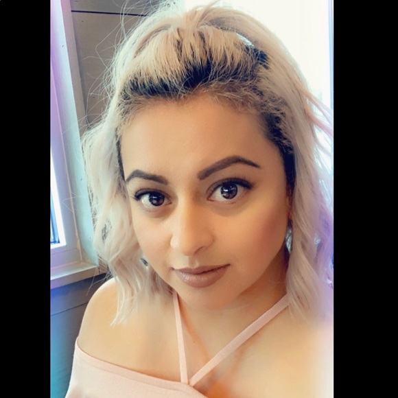 Meet your Posher, Miriam - Picture 1 of 1